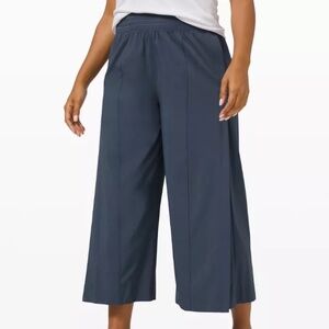 Lululemon Wanderer Culotte size 10 - Iron Blue